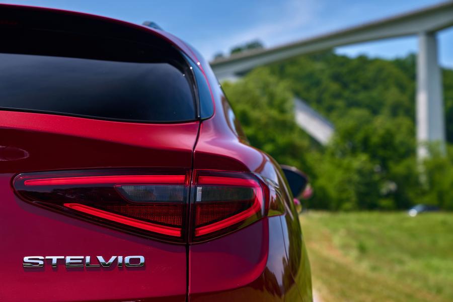  Alfa Romeo Stelvio Ti Sport (949) 2017 года  (NA) (фото 13 из 39)